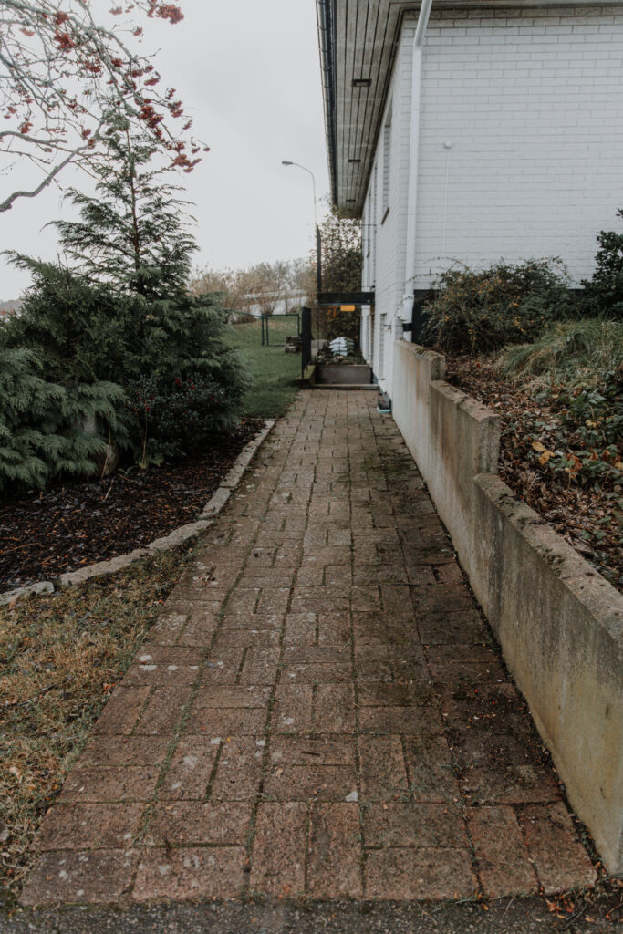 Före- och efterbilder av markarbete utfört av Söderqvist Gräv i Värnamo