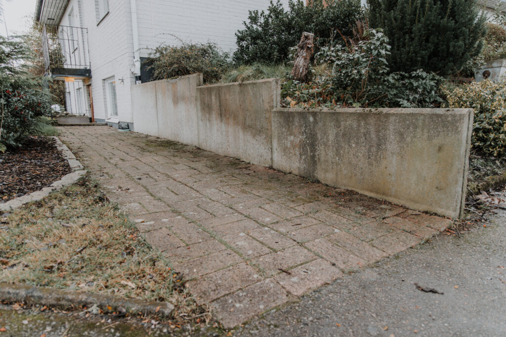 Före- och efterbilder av markarbete utfört av Söderqvist Gräv i Värnamo