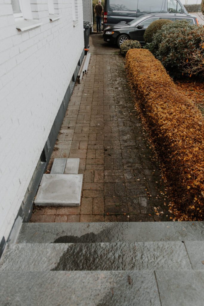 Före- och efterbilder av markarbete utfört av Söderqvist Gräv i Värnamo