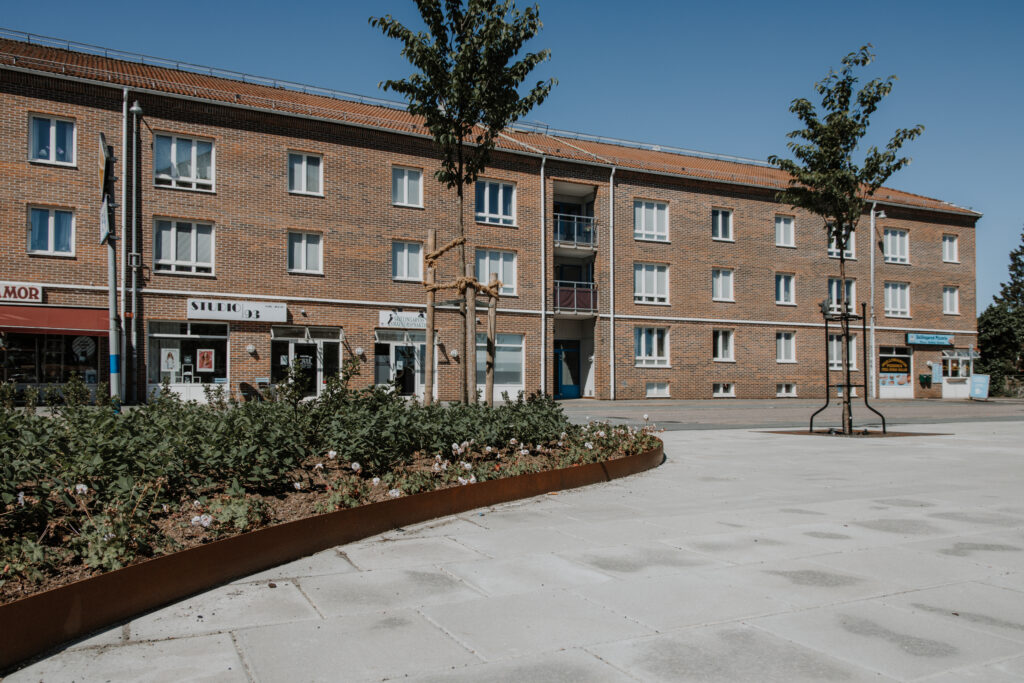 Plattläggning vid Mejeriets vård- och omsorgsboende i Skillingaryd utfört av Söderqvist Gräv AB