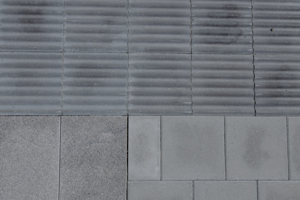 Plattläggning vid Mejeriets vård- och omsorgsboende i Skillingaryd utfört av Söderqvist Gräv AB