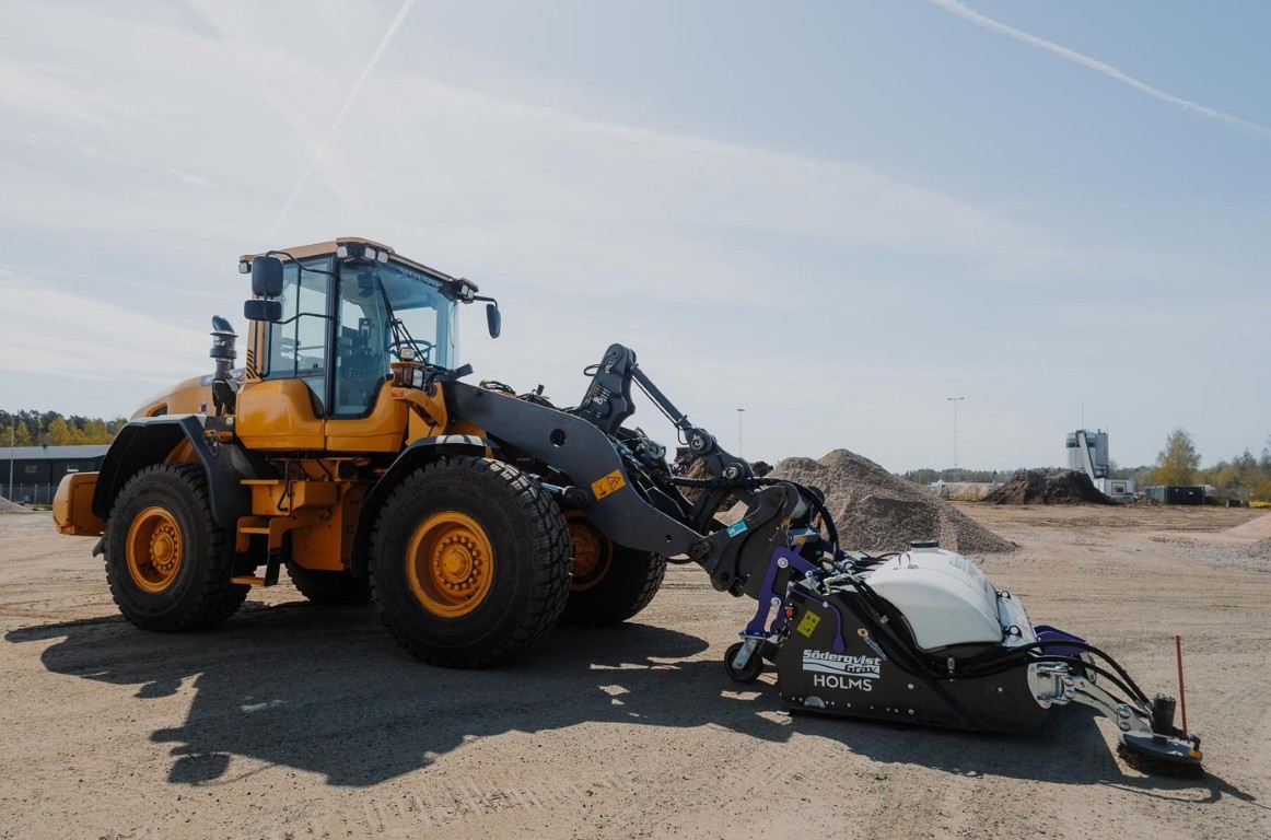 Volvo L70G med sopvals